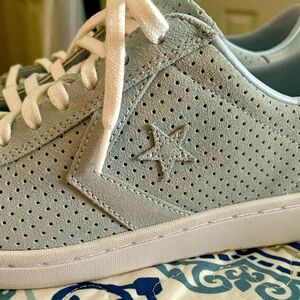 🎉Like 🆕 Converse Suede Sneakers🎉